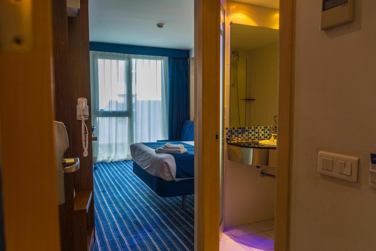 Holiday Inn Express Madrid Leganes By Ihg Экстерьер фото