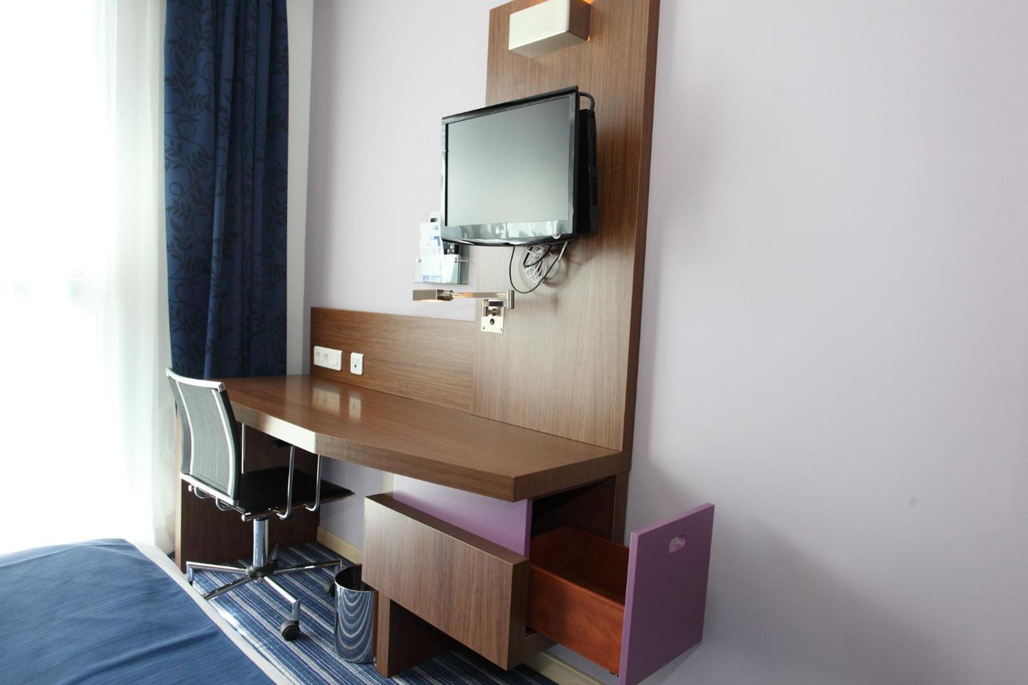 Holiday Inn Express Madrid Leganes By Ihg Экстерьер фото